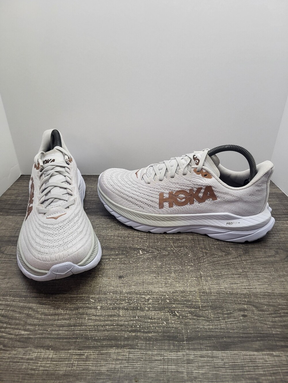 Hoka One One Mach 5 Womens Size 8.5 White Copper Athletic Running Shoes Sneakers